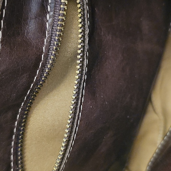 Cowhide Crossbody Large Westwrn Bag. Zipper Closure. Lg Outside Pocket - Picture 12 of 15